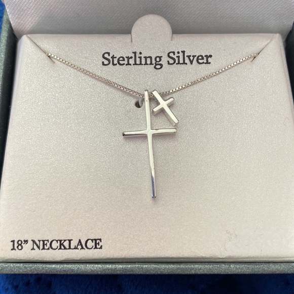 Women’s Sterling silver cross necklace - Picture 2 of 3